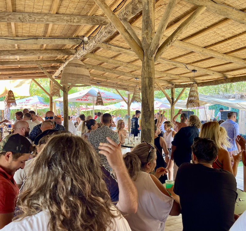 restaurant atypique en camargue jungle guinguette